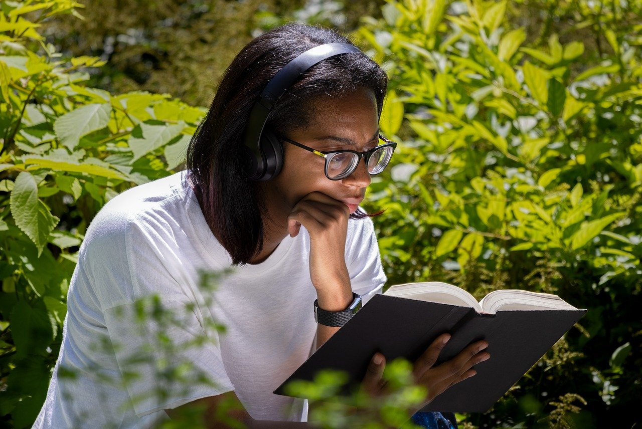 niña leyendo