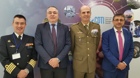 Representantes del CDTI y del Ministerio de Defensa